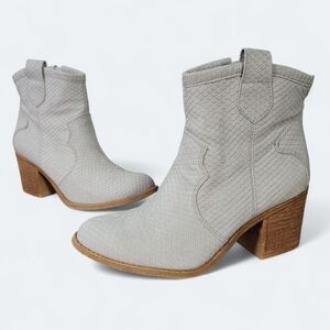 Dirty Laundry Western Boots Size 6 Gray Snake Textured Ankle Booties Cowboy